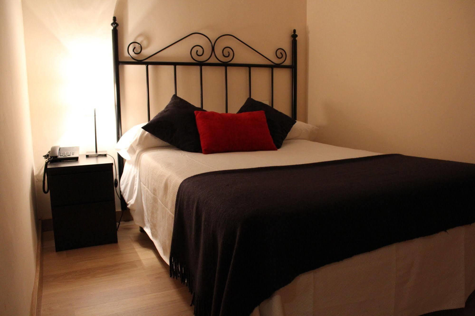 Hostal Mainz Piedralaves Kültér fotó
