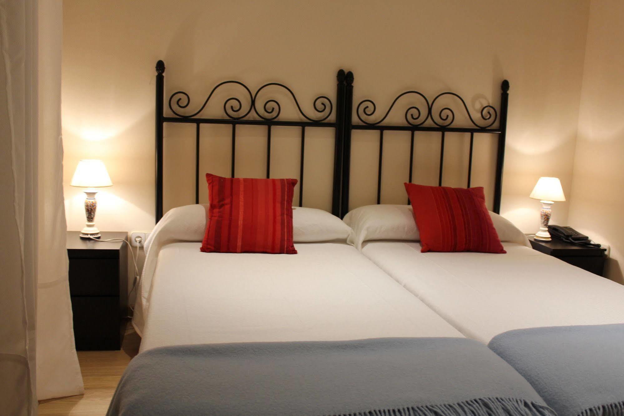 Hostal Mainz Piedralaves Kültér fotó